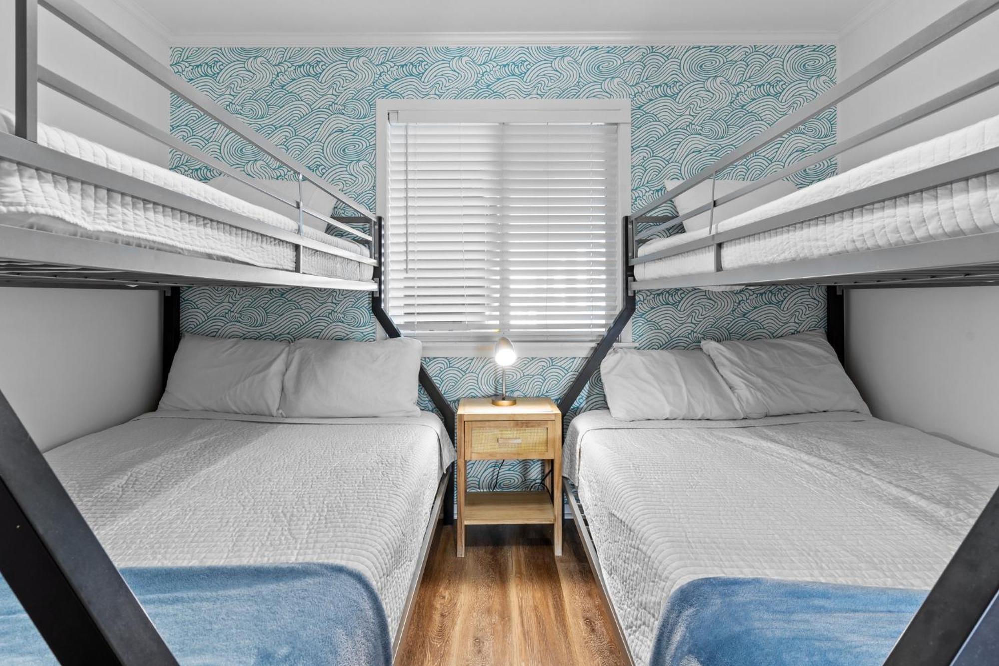 Hang Ten Hideaway, Pool, Condo, Parking - 6 Person Max Occupancy Carolina Beach Exterior photo