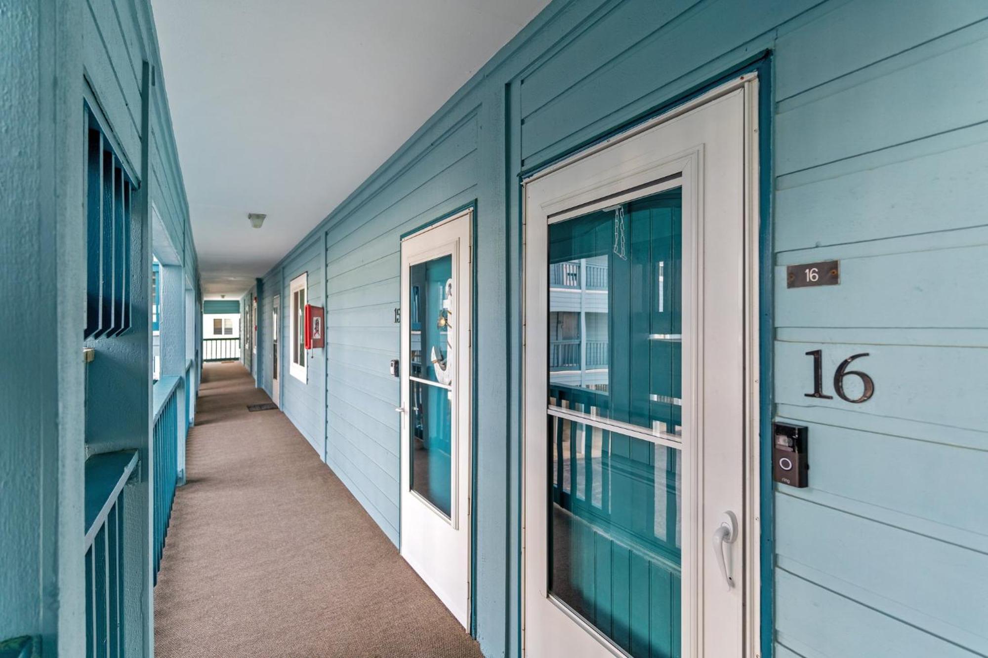 Hang Ten Hideaway, Pool, Condo, Parking - 6 Person Max Occupancy Carolina Beach Exterior photo