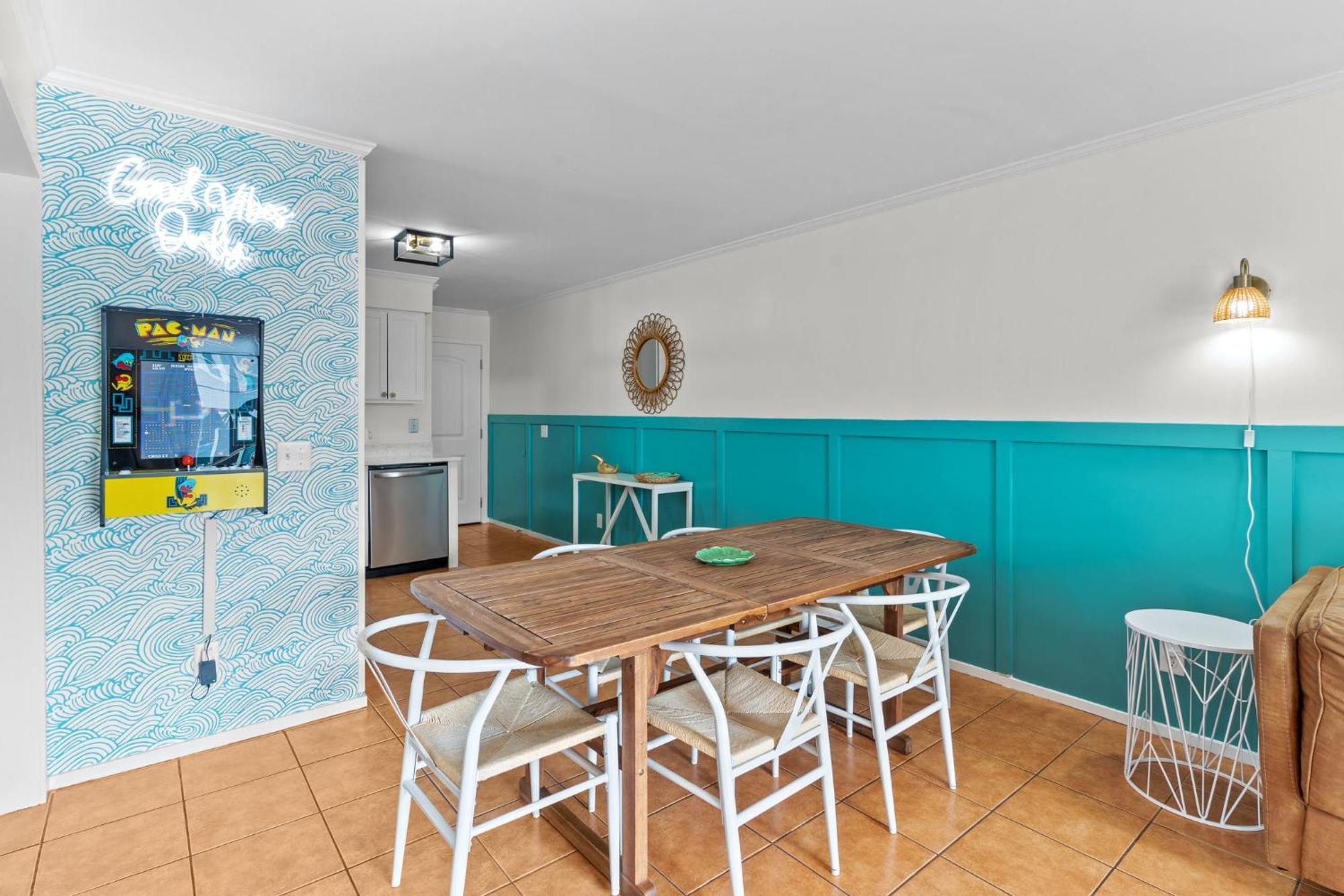 Hang Ten Hideaway, Pool, Condo, Parking - 6 Person Max Occupancy Carolina Beach Exterior photo