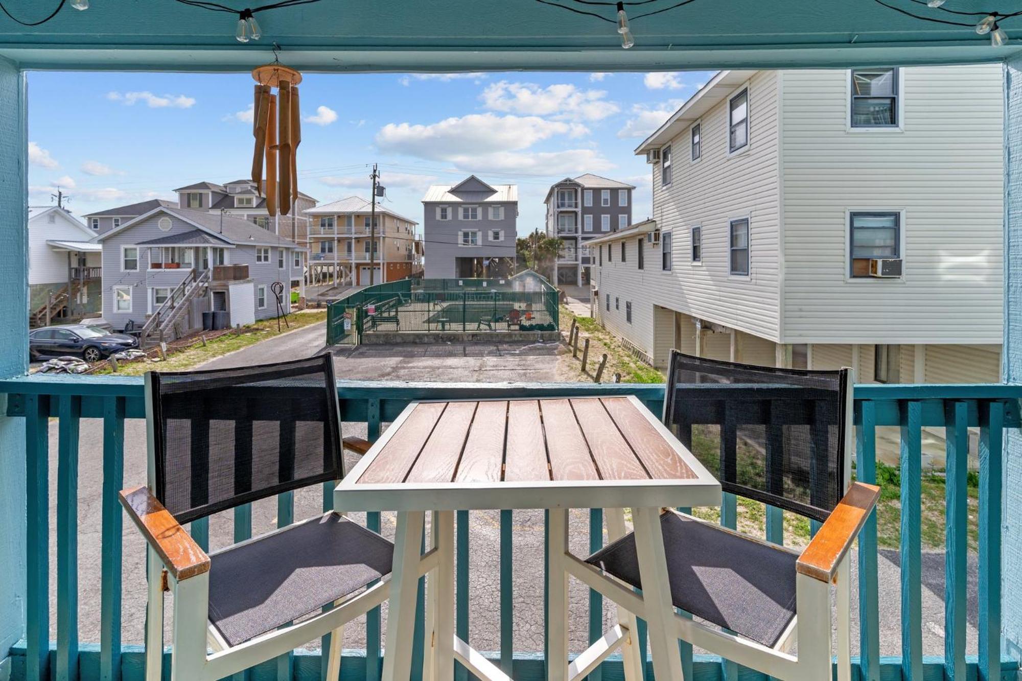Hang Ten Hideaway, Pool, Condo, Parking - 6 Person Max Occupancy Carolina Beach Exterior photo